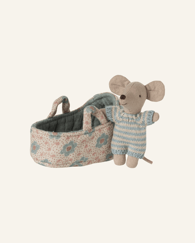 BABY MOUSE IN CARRY COT