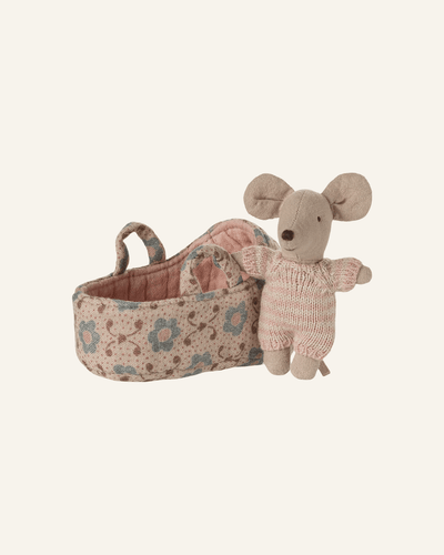 BABY MOUSE IN CARRY COT