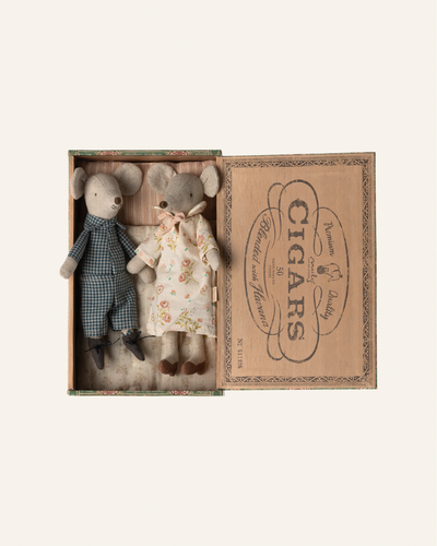 GRANDMA + GRANDPA MICE IN CIGARBOX